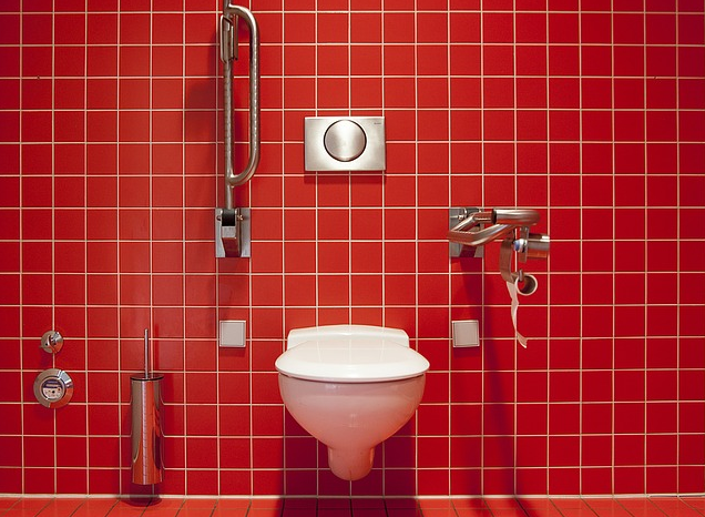 Wyposażenie toalet - błędy projektowe i elementy wyposażenia przyjazne dla użytkownika